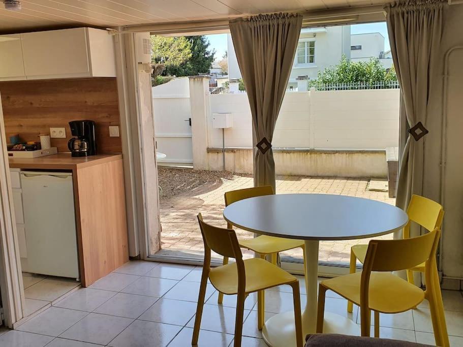 Logement Amboise Centre Avec Terrasse Privee エクステリア 写真