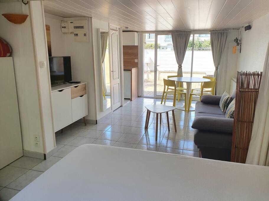 Logement Amboise Centre Avec Terrasse Privee エクステリア 写真