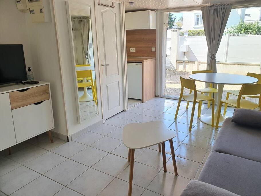 Logement Amboise Centre Avec Terrasse Privee エクステリア 写真
